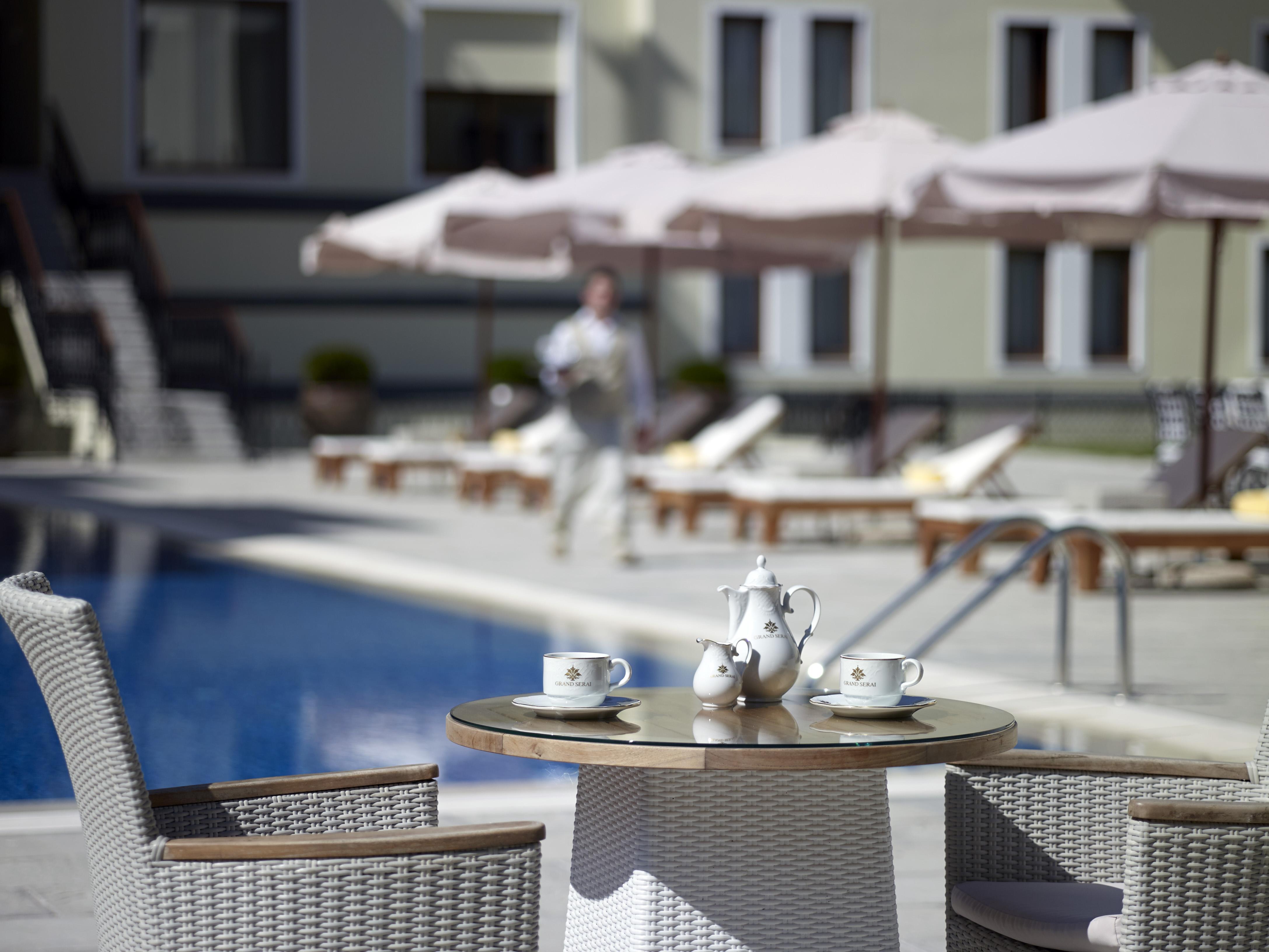 그랜드 세라이 콩그레스 앤 스파 호텔 이오아니아 외부 사진 The swimming pool at the hotel