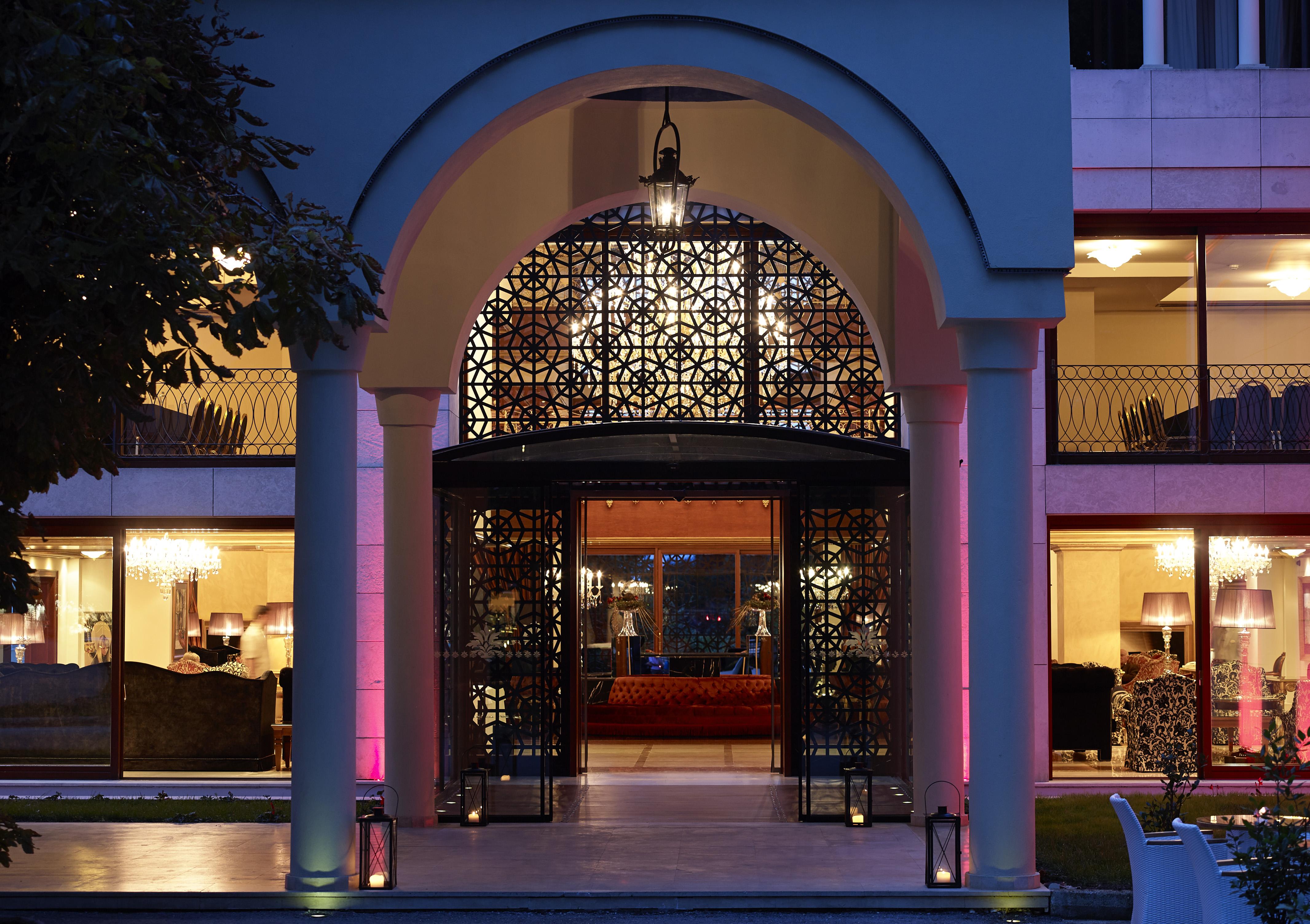 그랜드 세라이 콩그레스 앤 스파 호텔 이오아니아 외부 사진 Entrance to the hotel