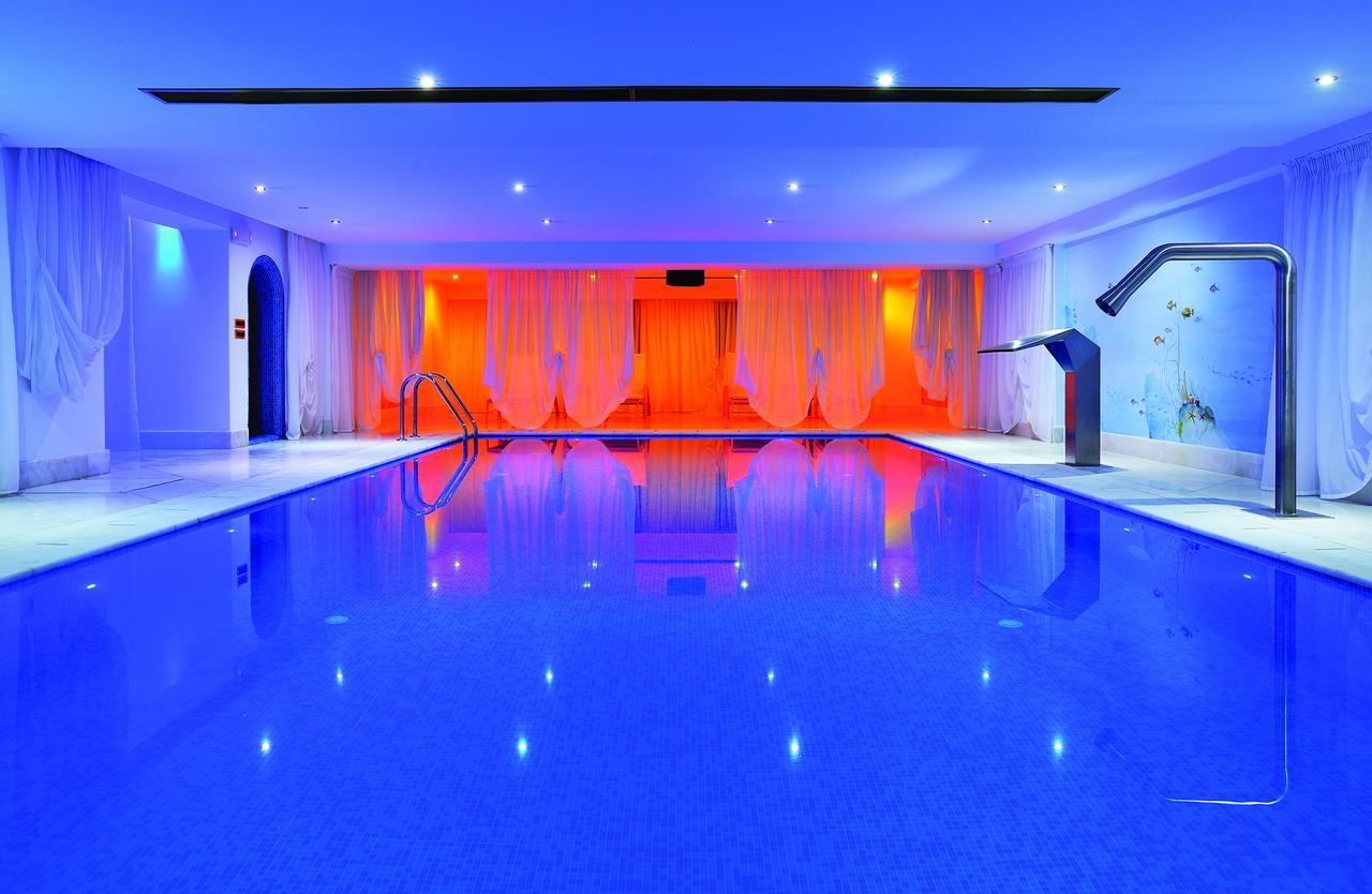 그랜드 세라이 콩그레스 앤 스파 호텔 이오아니아 외부 사진 The swimming pool at the hotel